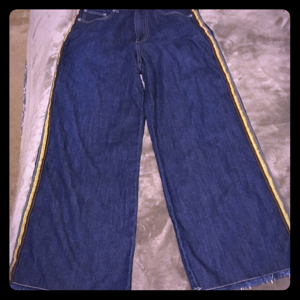 Fun wide leg pants !